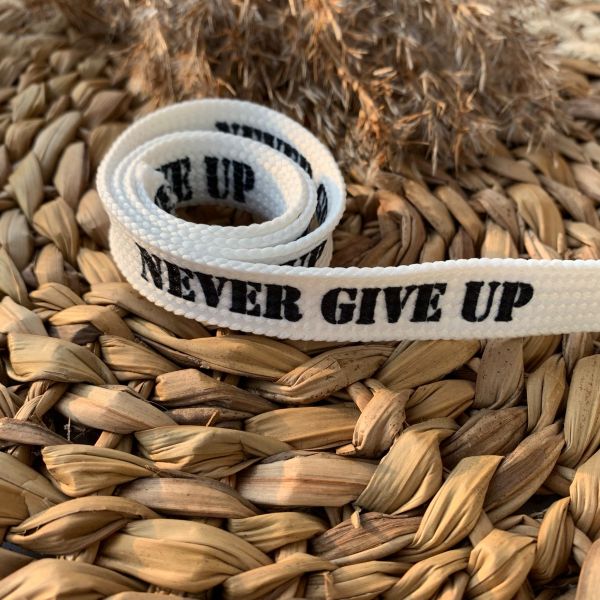 Bedruckte Kordel mit "NEVER GIVE UP"