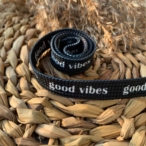 Bedruckte Kordel mit "good vibes"