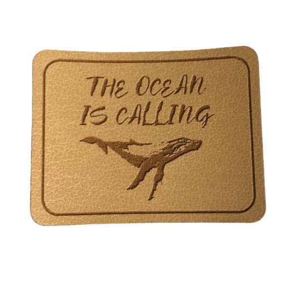 Kunstleder Patch mit The ocean is calling Wal