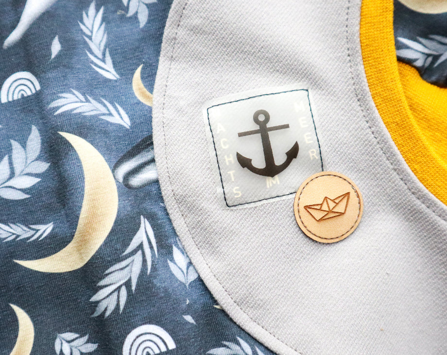 Kunstleder Patch mit Papierboot